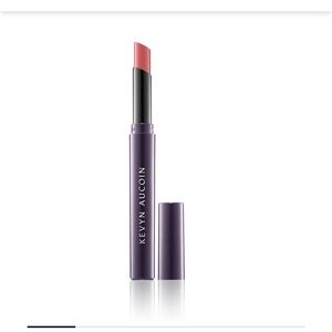 Unforgettable Lipstick in legendary Cream